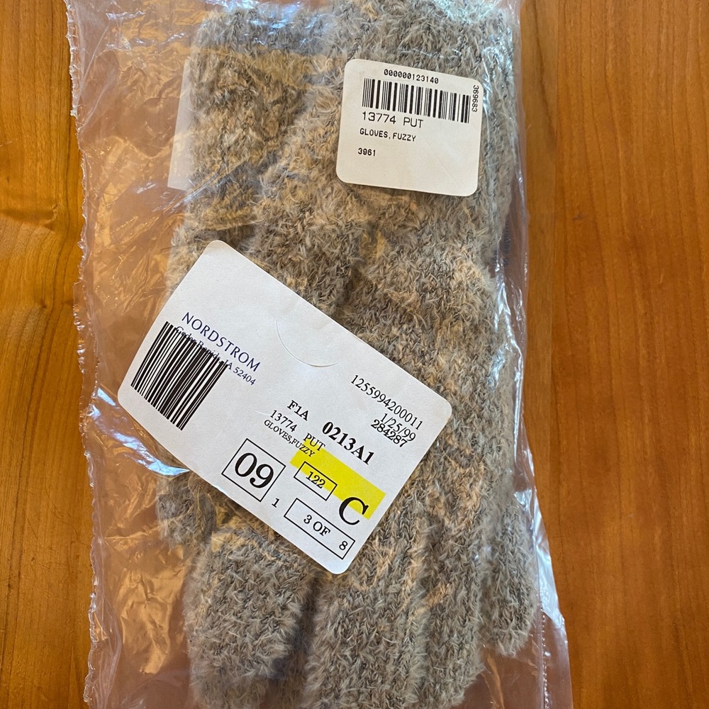 New Old Stock Fuzzy Gloves - Size Small